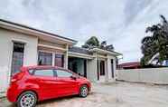 Exterior 6 OYO 92176 Sandira Syariah