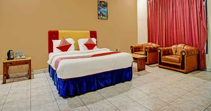 Bedroom Capital O 92214 Beristera Hotel