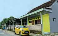 Exterior 2 SPOT ON 92222 Sahabat Kost Syariah Pacitan