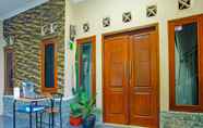 Lobby 6 OYO 92232 M4 House Syariah