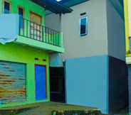 Exterior 4 OYO 92232 M4 House Syariah