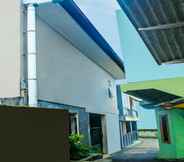 Exterior 5 OYO 92232 M4 House Syariah