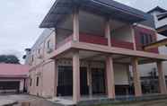 Luar Bangunan 2 OYO 92243 Fanilly Guest House Marabahan