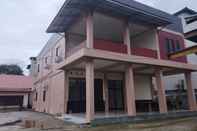 Luar Bangunan OYO 92243 Fanilly Guest House Marabahan