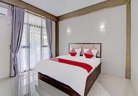 Bedroom OYO 92247 Penginapan Thoybah Syariah Near Pondok Pesantren UMAR BIN KHATAB km 9 garuda sakti