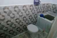 Toilet Kamar EXPRESS O 92251 Jaya Kusuma Homestay 