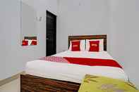 Kamar Tidur SUPER OYO 92249 Wisma Rina Rini Tegalega Park