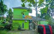 Luar Bangunan 2 SPOT ON 92246 Kost Qiu Qiu 99