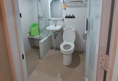 客房内浴室 6 Christine Hotel Jogja