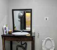 In-room Bathroom 7 Hoa Anh Dao Garden Hotel