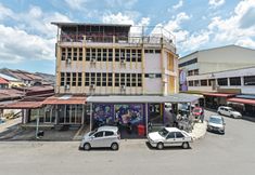 Exterior 3 OYO 90734 Tata Inn Hotel 