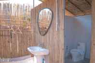 ห้องน้ำภายในห้อง Yellowstone Camps Resort Sapan