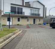 Bangunan 2 EXPRESS O 92155 Nia Residence 2