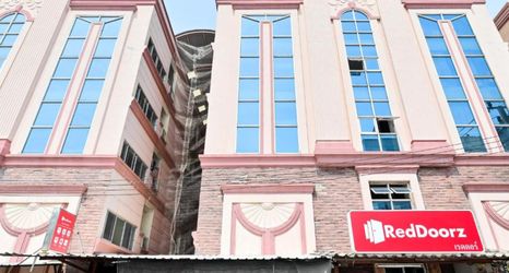 Exterior 2 RedDoorz Big Bird Palace