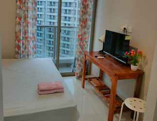 ห้องนอน 2 apartemen Taman Anggrek Residence by UNIQROOM