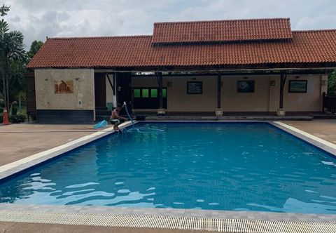 Swimming Pool OYO Home 90745 Desa Balqis Beach Resort