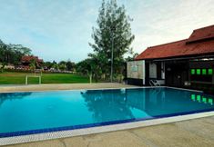 Swimming Pool 3 OYO Home 90745 Desa Balqis Beach Resort