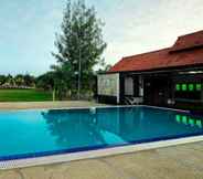 Swimming Pool 3 OYO Home 90745 Desa Balqis Beach Resort