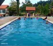 Swimming Pool 2 OYO Home 90745 Desa Balqis Beach Resort