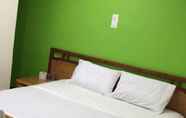Bedroom 4 OYO 90742 I-home Hotel