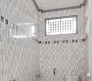 In-room Bathroom 4 LORENT HOSTEL NIPAH