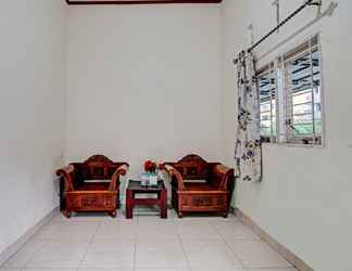 Lobi 2 SPOT ON 92339 Agitha Homestay