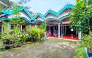 Exterior 6 SPOT ON 92333 Bayanan Indah Guest House