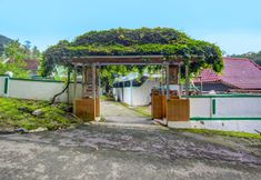 Exterior 3 SPOT ON 92333 Bayanan Indah Guest House