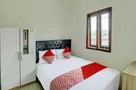 Bedroom OYO 92312 A+ Cozy Rooms Syariah