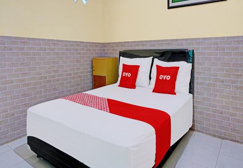 ห้องนอน OYO 92359 Kost Maluku 36 Blitar