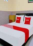 BEDROOM OYO 92359 Kost Maluku 36 Blitar