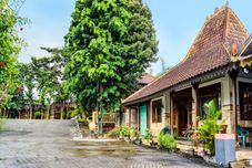 外観 Hotel O Griyo Werdiningsih