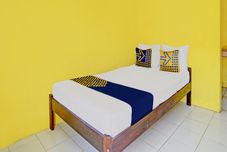 Bedroom SPOT ON 92372 Rinda Homestay Syariah & Resto