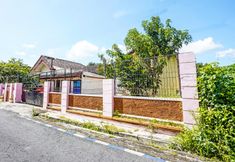 Exterior 2 SPOT ON 92372 Rinda Homestay Syariah & Resto