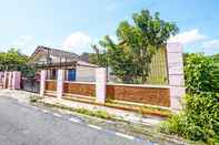 Bangunan SPOT ON 92372 Rinda Homestay Syariah & Resto