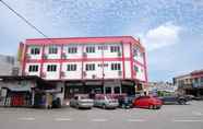 Bên ngoài 3 Q Hotel Temerloh