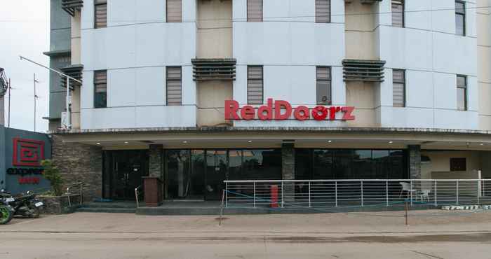 ภายนอกอาคาร RedDoorz @ Express Inn Lapu Lapu