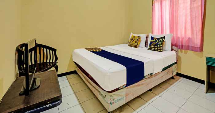 Bedroom SPOT ON 92408 Hotel Renata 2