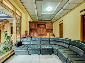 로비 4 SPOT ON 92408 Hotel Renata 2