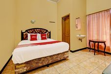 Phòng ngủ OYO 92406 Hotel Renata 1