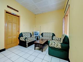 Sảnh chờ 4 OYO 92406 Hotel Renata 1