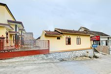 Bên ngoài OYO 92406 Hotel Renata 1