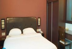 Bedroom 6 Capital O Rail Hotel