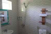 Phòng tắm bên trong Phong Nha Gecko Hostel