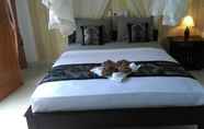 Kamar Tidur 2 Emalia Homestay