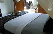 Kamar Tidur 3 Emalia Homestay