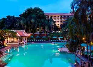 Swimming Pool 4 Anantara Riverside Bangkok Resort