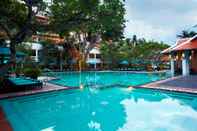 สระว่ายน้ำ Anantara Riverside Bangkok Resort