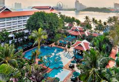 Atraksi di Area Sekitar 7 Anantara Riverside Bangkok Resort