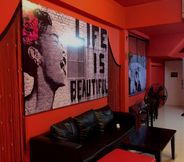 Lobi 4 Red Boutique Hostel